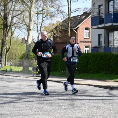 12.04.2026 - 45. Internationalen Wilhelmsburger Insellauf J. Mangold http://msf.ph/oto/9470902 12.04.2026 11:23:25 Ziel 3273, 2556, 2555, 5583 meine-sportfotos.de
