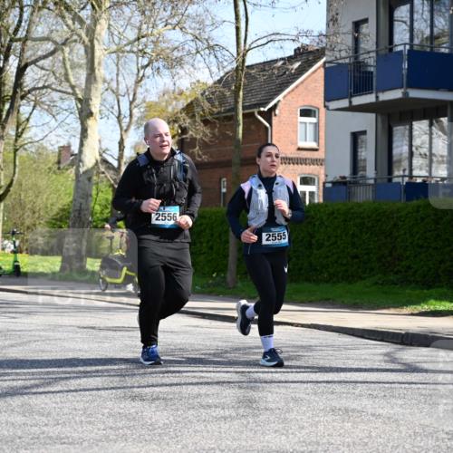 12.04.2026 - 45. Internationalen Wilhelmsburger Insellauf J. Mangold http://msf.ph/oto/9470905 12.04.2026 11:23:25 Ziel 3273, 2556, 2555, 5583 meine-sportfotos.de