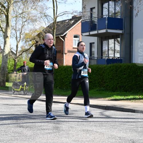 12.04.2026 - 45. Internationalen Wilhelmsburger Insellauf J. Mangold http://msf.ph/oto/9470911 12.04.2026 11:23:25 Ziel 3273, 2556, 2555, 5583 meine-sportfotos.de