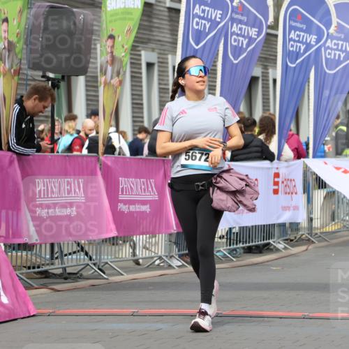 12.04.2026 - 45. Internationalen Wilhelmsburger Insellauf Strokosch-Dieckow http://msf.ph/oto/9470919 12.04.2026 13:38:04 Ziel 5672 meine-sportfotos.de