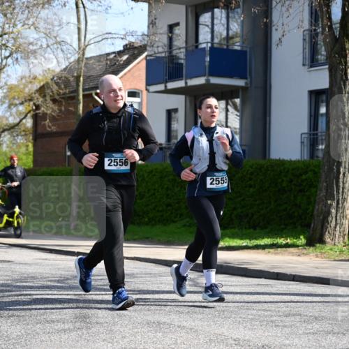 12.04.2026 - 45. Internationalen Wilhelmsburger Insellauf J. Mangold http://msf.ph/oto/9470920 12.04.2026 11:23:26 Ziel 3273, 2556, 2555, 5583 meine-sportfotos.de