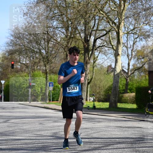 12.04.2026 - 45. Internationalen Wilhelmsburger Insellauf J. Mangold http://msf.ph/oto/9470922 12.04.2026 11:23:27 Ziel 3273, 2556, 2555, 5583 meine-sportfotos.de