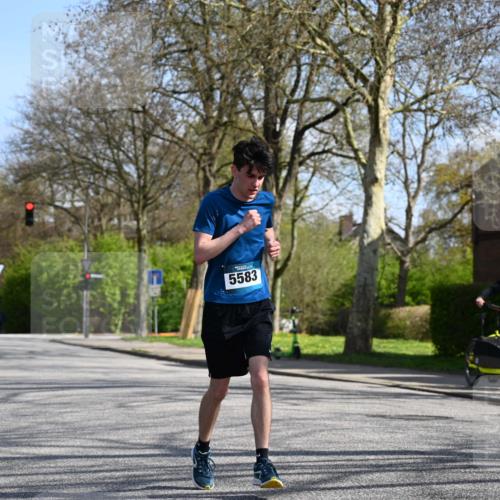 12.04.2026 - 45. Internationalen Wilhelmsburger Insellauf J. Mangold http://msf.ph/oto/9470925 12.04.2026 11:23:27 Ziel 3273, 2556, 2555, 5583 meine-sportfotos.de