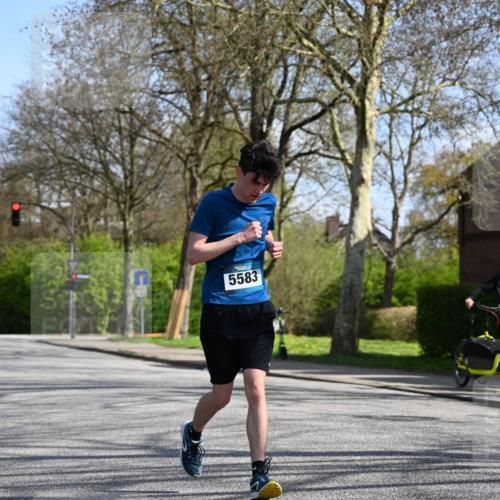 12.04.2026 - 45. Internationalen Wilhelmsburger Insellauf J. Mangold http://msf.ph/oto/9470927 12.04.2026 11:23:27 Ziel 3273, 2556, 2555, 5583 meine-sportfotos.de
