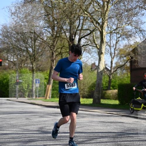 12.04.2026 - 45. Internationalen Wilhelmsburger Insellauf J. Mangold http://msf.ph/oto/9470929 12.04.2026 11:23:27 Ziel 3273, 2556, 2555, 5583 meine-sportfotos.de