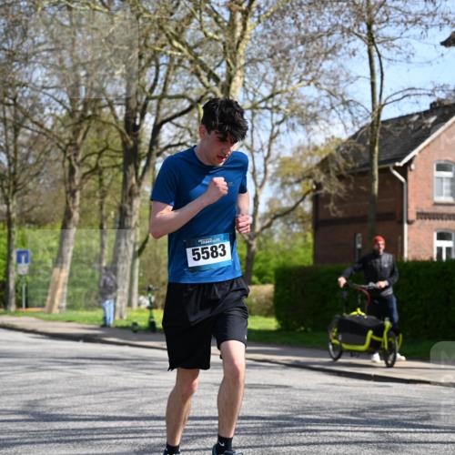 12.04.2026 - 45. Internationalen Wilhelmsburger Insellauf J. Mangold http://msf.ph/oto/9470943 12.04.2026 11:23:28 Ziel 3273, 2556, 2555, 5583 meine-sportfotos.de