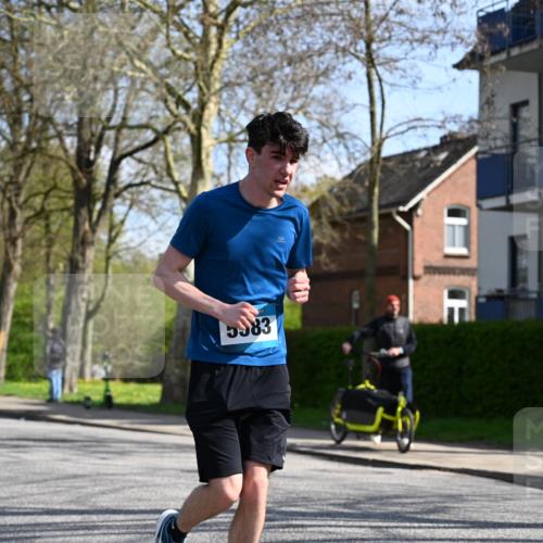 12.04.2026 - 45. Internationalen Wilhelmsburger Insellauf J. Mangold http://msf.ph/oto/9470950 12.04.2026 11:23:28 Ziel 3273, 2556, 2555, 5583 meine-sportfotos.de