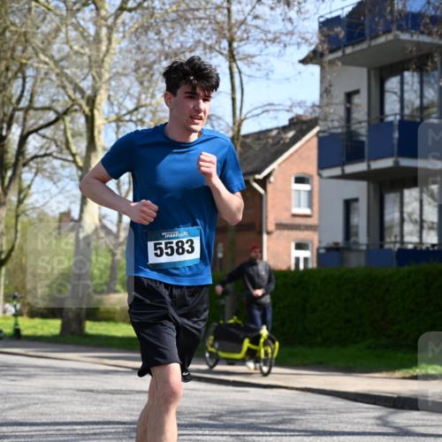 12.04.2026 - 45. Internationalen Wilhelmsburger Insellauf J. Mangold http://msf.ph/oto/9470954 12.04.2026 11:23:28 Ziel 3273, 2556, 2555, 5583 meine-sportfotos.de