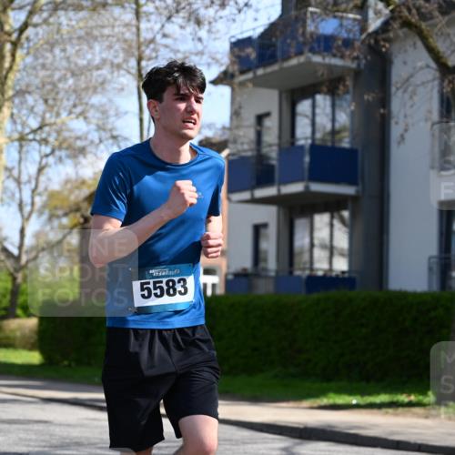 12.04.2026 - 45. Internationalen Wilhelmsburger Insellauf J. Mangold http://msf.ph/oto/9470960 12.04.2026 11:23:29 Ziel 3273, 2556, 2555, 5583 meine-sportfotos.de