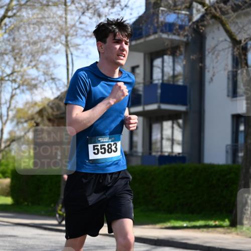 12.04.2026 - 45. Internationalen Wilhelmsburger Insellauf J. Mangold http://msf.ph/oto/9470963 12.04.2026 11:23:29 Ziel 3273, 2556, 2555, 5583 meine-sportfotos.de
