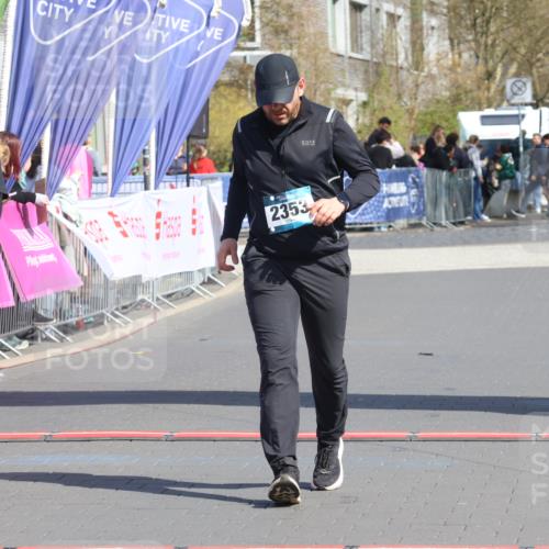 12.04.2026 - 45. Internationalen Wilhelmsburger Insellauf Strokosch-Dieckow http://msf.ph/oto/9470977 12.04.2026 11:26:55 Ziel 3122, 2353 meine-sportfotos.de