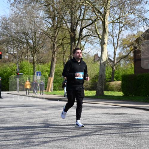 12.04.2026 - 45. Internationalen Wilhelmsburger Insellauf J. Mangold http://msf.ph/oto/9471008 12.04.2026 11:24:23 Ziel 4450, 3719, 3690, 2907 meine-sportfotos.de