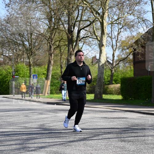 12.04.2026 - 45. Internationalen Wilhelmsburger Insellauf J. Mangold http://msf.ph/oto/9471012 12.04.2026 11:24:23 Ziel 4450, 3719, 3690, 2907 meine-sportfotos.de