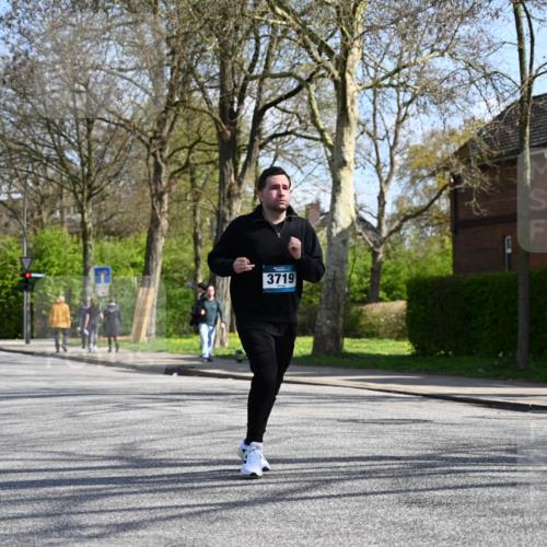12.04.2026 - 45. Internationalen Wilhelmsburger Insellauf J. Mangold http://msf.ph/oto/9471016 12.04.2026 11:24:23 Ziel 4450, 3719, 3690, 2907 meine-sportfotos.de