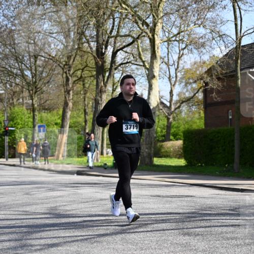 12.04.2026 - 45. Internationalen Wilhelmsburger Insellauf J. Mangold http://msf.ph/oto/9471018 12.04.2026 11:24:24 Ziel 4450, 3719, 3690, 2907 meine-sportfotos.de