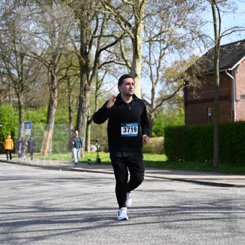 12.04.2026 - 45. Internationalen Wilhelmsburger Insellauf J. Mangold http://msf.ph/oto/9471024 12.04.2026 11:24:24 Ziel 4450, 3719, 3690, 2907 meine-sportfotos.de