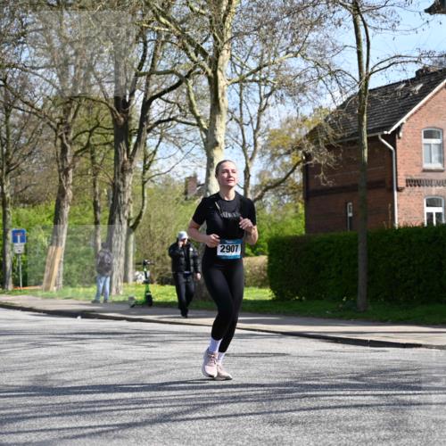 12.04.2026 - 45. Internationalen Wilhelmsburger Insellauf J. Mangold http://msf.ph/oto/9471073 12.04.2026 11:24:31 Ziel 3719, 3690, 2907, 4146 meine-sportfotos.de