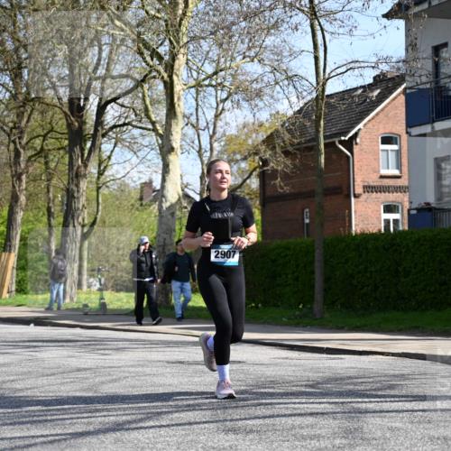 12.04.2026 - 45. Internationalen Wilhelmsburger Insellauf J. Mangold http://msf.ph/oto/9471080 12.04.2026 11:24:31 Ziel 3719, 3690, 2907, 4146 meine-sportfotos.de