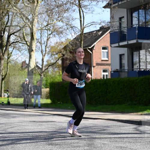 12.04.2026 - 45. Internationalen Wilhelmsburger Insellauf J. Mangold http://msf.ph/oto/9471093 12.04.2026 11:24:32 Ziel 3719, 3690, 2907, 4146 meine-sportfotos.de