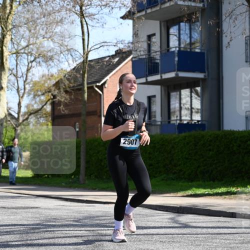 12.04.2026 - 45. Internationalen Wilhelmsburger Insellauf J. Mangold http://msf.ph/oto/9471103 12.04.2026 11:24:32 Ziel 3719, 3690, 2907, 4146 meine-sportfotos.de