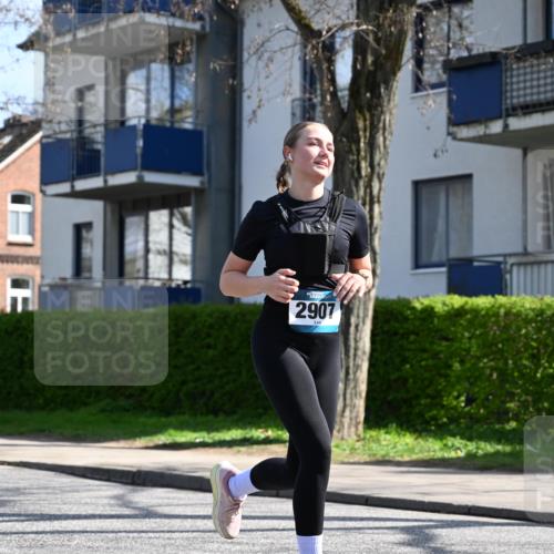 12.04.2026 - 45. Internationalen Wilhelmsburger Insellauf J. Mangold http://msf.ph/oto/9471119 12.04.2026 11:24:32 Ziel 3719, 3690, 2907, 4146 meine-sportfotos.de
