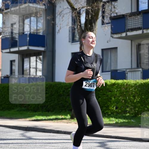 12.04.2026 - 45. Internationalen Wilhelmsburger Insellauf J. Mangold http://msf.ph/oto/9471121 12.04.2026 11:24:33 Ziel 3690, 2907, 4146, 4519 meine-sportfotos.de