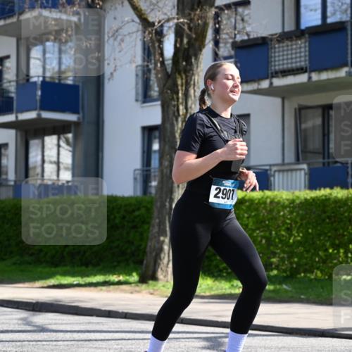 12.04.2026 - 45. Internationalen Wilhelmsburger Insellauf J. Mangold http://msf.ph/oto/9471123 12.04.2026 11:24:33 Ziel 3690, 2907, 4146, 4519 meine-sportfotos.de