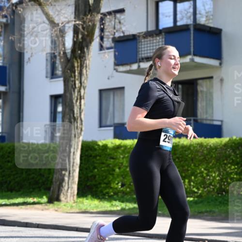 12.04.2026 - 45. Internationalen Wilhelmsburger Insellauf J. Mangold http://msf.ph/oto/9471128 12.04.2026 11:24:33 Ziel 3690, 2907, 4146, 4519 meine-sportfotos.de