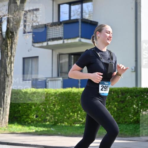 12.04.2026 - 45. Internationalen Wilhelmsburger Insellauf J. Mangold http://msf.ph/oto/9471133 12.04.2026 11:24:33 Ziel 3690, 2907, 4146, 4519 meine-sportfotos.de
