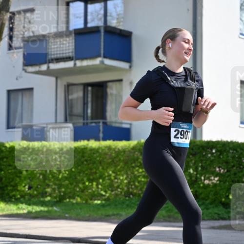 12.04.2026 - 45. Internationalen Wilhelmsburger Insellauf J. Mangold http://msf.ph/oto/9471135 12.04.2026 11:24:33 Ziel 3690, 2907, 4146, 4519 meine-sportfotos.de