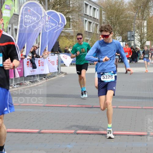 12.04.2026 - 45. Internationalen Wilhelmsburger Insellauf Strokosch-Dieckow http://msf.ph/oto/9471146 12.04.2026 12:52:14 Ziel 5809, 5326, 2787, 5627 meine-sportfotos.de