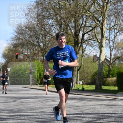 12.04.2026 - 45. Internationalen Wilhelmsburger Insellauf J. Mangold http://msf.ph/oto/9471149 12.04.2026 11:24:57 Ziel 4146, 4519, 4519, 5559, 2025, 2542 meine-sportfotos.de