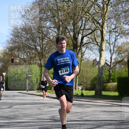 12.04.2026 - 45. Internationalen Wilhelmsburger Insellauf J. Mangold http://msf.ph/oto/9471151 12.04.2026 11:24:57 Ziel 4146, 4519, 4519, 5559, 2025, 2542 meine-sportfotos.de