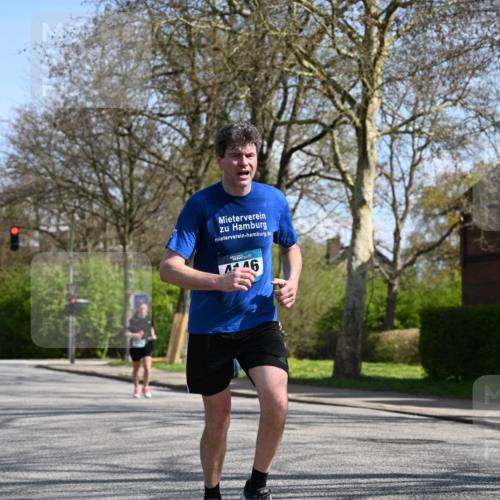 12.04.2026 - 45. Internationalen Wilhelmsburger Insellauf J. Mangold http://msf.ph/oto/9471156 12.04.2026 11:24:57 Ziel 4146, 4519, 4519, 5559, 2025, 2542 meine-sportfotos.de