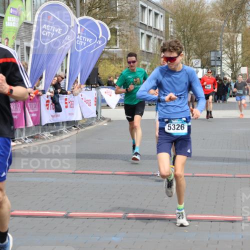 12.04.2026 - 45. Internationalen Wilhelmsburger Insellauf Strokosch-Dieckow http://msf.ph/oto/9471159 12.04.2026 12:52:14 Ziel 5809, 5326, 2787, 5627 meine-sportfotos.de