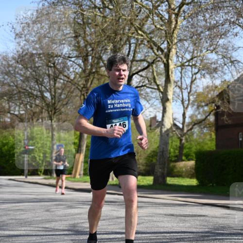 12.04.2026 - 45. Internationalen Wilhelmsburger Insellauf J. Mangold http://msf.ph/oto/9471161 12.04.2026 11:24:57 Ziel 4146, 4519, 4519, 5559, 2025, 2542 meine-sportfotos.de