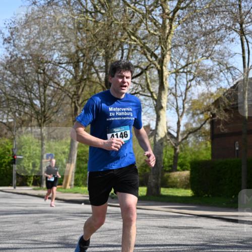 12.04.2026 - 45. Internationalen Wilhelmsburger Insellauf J. Mangold http://msf.ph/oto/9471164 12.04.2026 11:24:57 Ziel 4146, 4519, 4519, 5559, 2025, 2542 meine-sportfotos.de