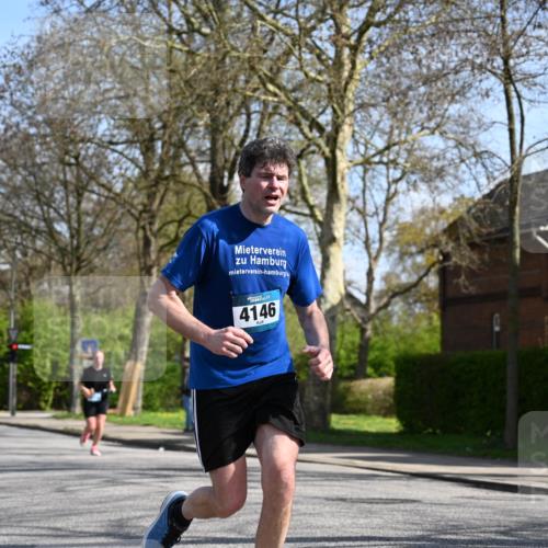 12.04.2026 - 45. Internationalen Wilhelmsburger Insellauf J. Mangold http://msf.ph/oto/9471166 12.04.2026 11:24:58 Ziel 4146, 4519, 5559, 5559, 2025, 2542 meine-sportfotos.de
