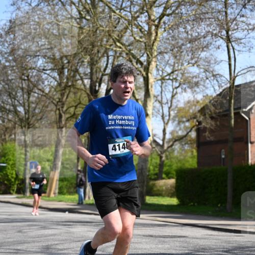 12.04.2026 - 45. Internationalen Wilhelmsburger Insellauf J. Mangold http://msf.ph/oto/9471170 12.04.2026 11:24:58 Ziel 4146, 4519, 5559, 5559, 2025, 2542 meine-sportfotos.de