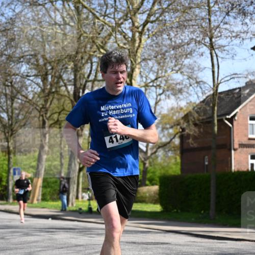 12.04.2026 - 45. Internationalen Wilhelmsburger Insellauf J. Mangold http://msf.ph/oto/9471176 12.04.2026 11:24:58 Ziel 4146, 4519, 5559, 5559, 2025, 2542 meine-sportfotos.de
