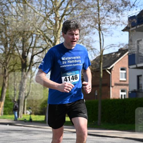 12.04.2026 - 45. Internationalen Wilhelmsburger Insellauf J. Mangold http://msf.ph/oto/9471185 12.04.2026 11:24:58 Ziel 4146, 4519, 5559, 5559, 2025, 2542 meine-sportfotos.de