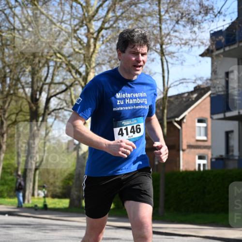 12.04.2026 - 45. Internationalen Wilhelmsburger Insellauf J. Mangold http://msf.ph/oto/9471187 12.04.2026 11:24:58 Ziel 4146, 4519, 5559, 5559, 2025, 2542 meine-sportfotos.de