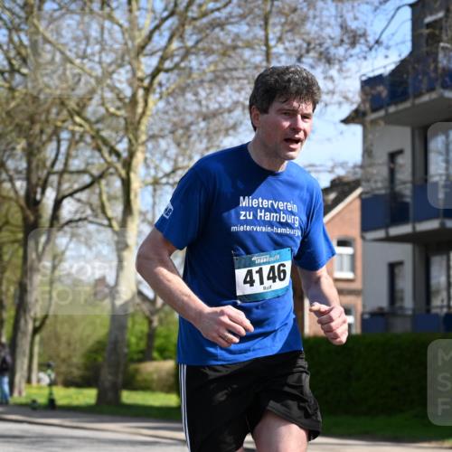 12.04.2026 - 45. Internationalen Wilhelmsburger Insellauf J. Mangold http://msf.ph/oto/9471191 12.04.2026 11:24:58 Ziel 4146, 4519, 5559, 5559, 2025, 2542 meine-sportfotos.de