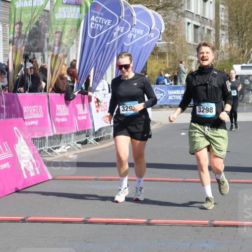 12.04.2026 - 45. Internationalen Wilhelmsburger Insellauf Strokosch-Dieckow http://msf.ph/oto/9471209 12.04.2026 11:27:24 Ziel 3298, 3297 meine-sportfotos.de