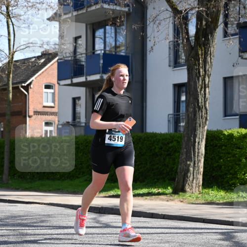 12.04.2026 - 45. Internationalen Wilhelmsburger Insellauf J. Mangold http://msf.ph/oto/9471218 12.04.2026 11:25:05 Ziel 4146, 4519, 5559, 2025, 2542, 3168, 3775 meine-sportfotos.de