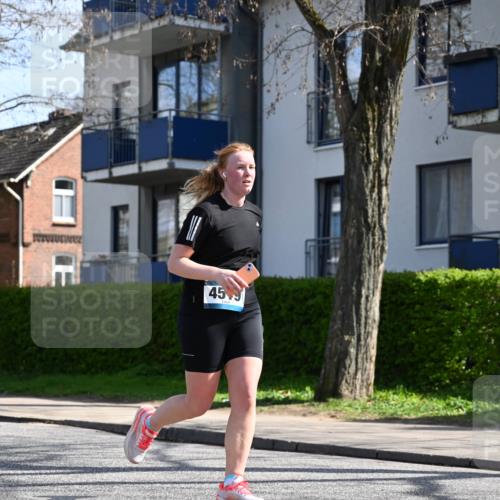 12.04.2026 - 45. Internationalen Wilhelmsburger Insellauf J. Mangold http://msf.ph/oto/9471220 12.04.2026 11:25:05 Ziel 4146, 4519, 5559, 2025, 2542, 3168, 3775 meine-sportfotos.de