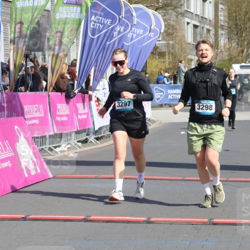 12.04.2026 - 45. Internationalen Wilhelmsburger Insellauf Strokosch-Dieckow http://msf.ph/oto/9471221 12.04.2026 11:27:24 Ziel 3298, 3297 meine-sportfotos.de