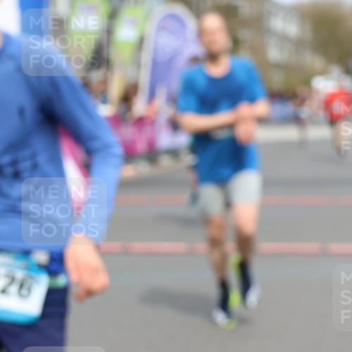 12.04.2026 - 45. Internationalen Wilhelmsburger Insellauf Strokosch-Dieckow http://msf.ph/oto/9471222 12.04.2026 12:52:16 Ziel 5809, 5326, 2787, 5627, 5493, 4560 meine-sportfotos.de
