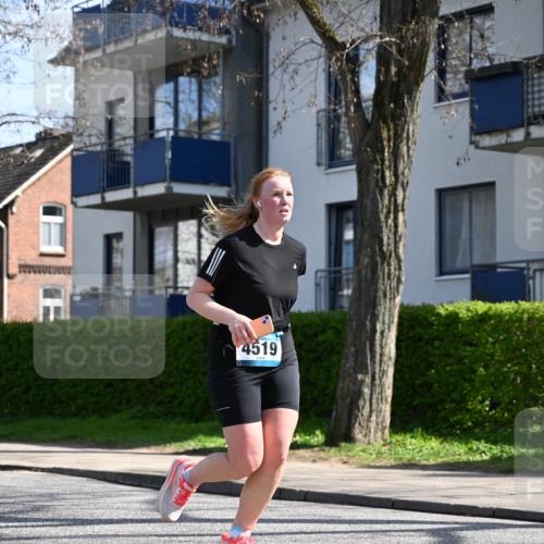 12.04.2026 - 45. Internationalen Wilhelmsburger Insellauf J. Mangold http://msf.ph/oto/9471223 12.04.2026 11:25:05 Ziel 4146, 4519, 5559, 2025, 2542, 3168, 3775 meine-sportfotos.de