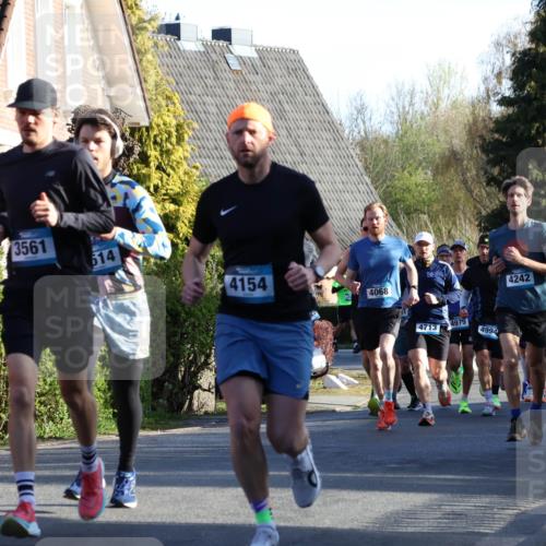 12.04.2026 - 45. Internationalen Wilhelmsburger Insellauf Yannick Fuchs http://msf.ph/oto/9471230 12.04.2026 08:55:50 Laufen 3561, 62, 614, 4154, 4068, 4979, 4713, 4994, 4242, 5561, 4340, 2377 meine-sportfotos.de